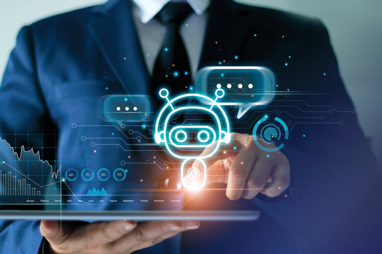 Manager in abito usa un tablet con interfaccia digitale e chatbot AI, immagine concettuale sulla ricerca conversazionale e sugli LLM